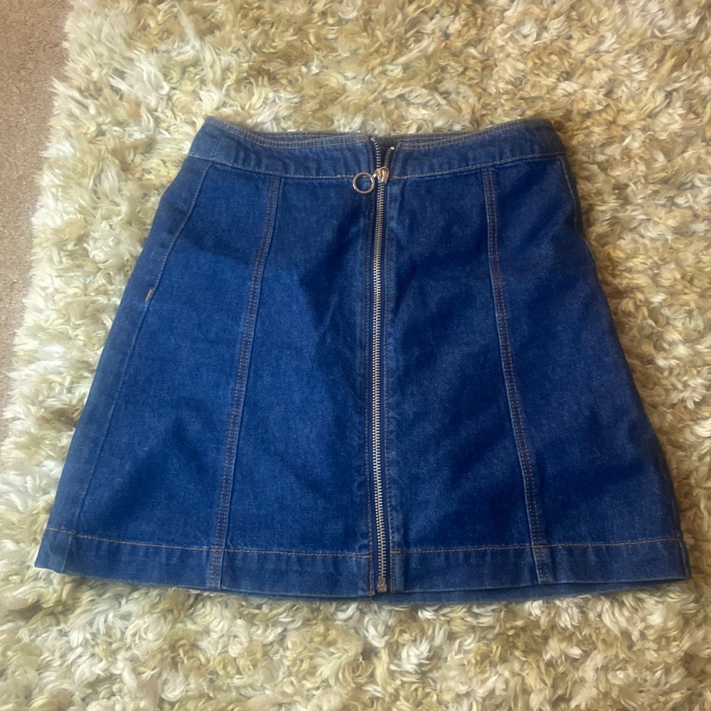 Cute denim skirt perfect for summer like new Divided brand